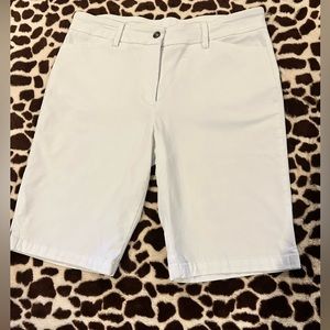 Ruby Rd size 16 white shorts. No stains, no excellent used condition.
